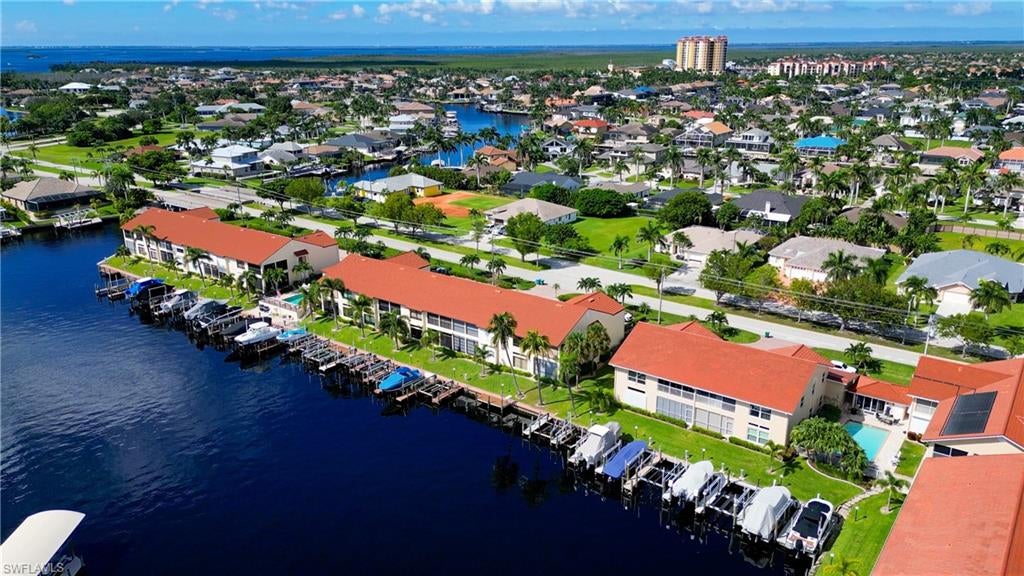 CAPSTAN CONDO - Residential