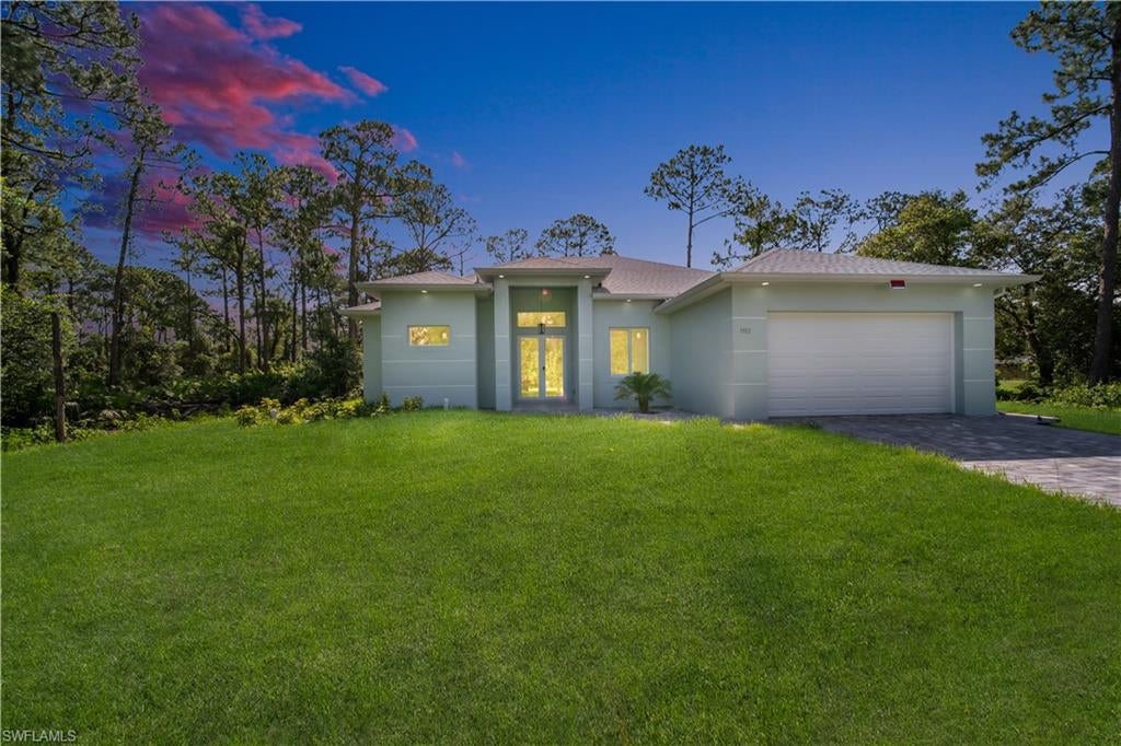 This house offers the perfect blend of comfort and style, the floors feature large pristine tiles, high ceilings, entry foyer, 4 bedrooms and a kitchen that opens to dining and living areas. Step out to nice terrace and expansive back yard.
 Must see!!!!!
 All offers our welcome.