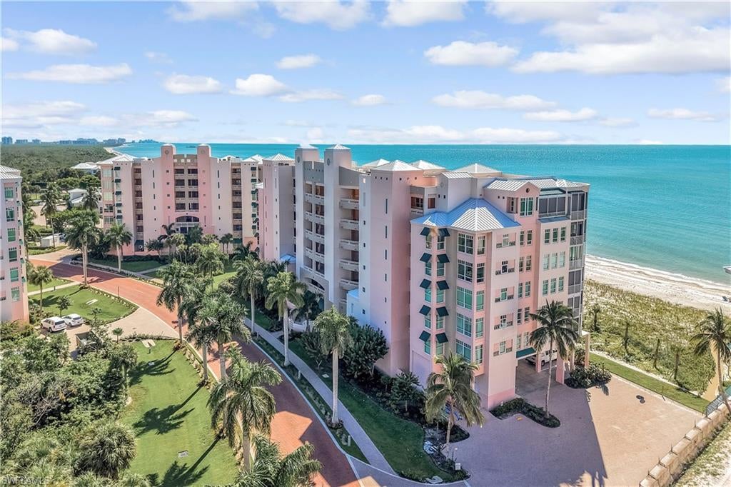 BAREFOOT BEACH CLUB - Residential