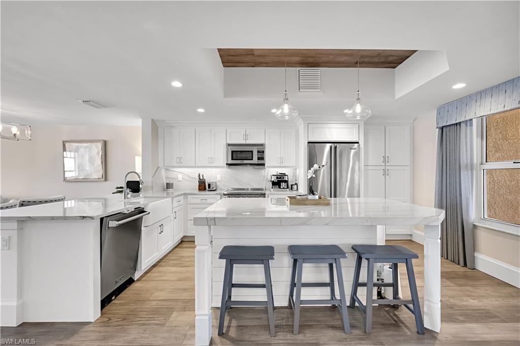 BAREFOOT BEACH CLUB - Residential