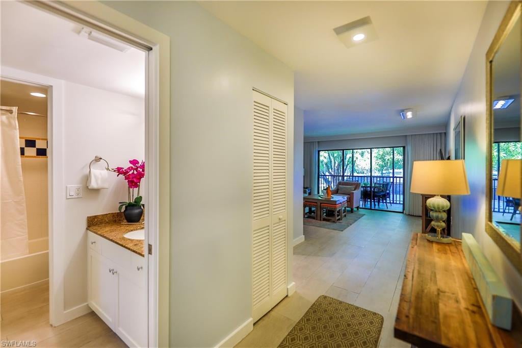 TENNIS VILLAS - Residential