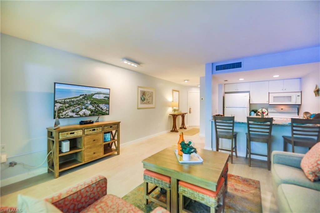 TENNIS VILLAS - Residential