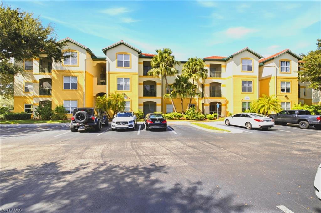 ROYAL GREENS - Residential