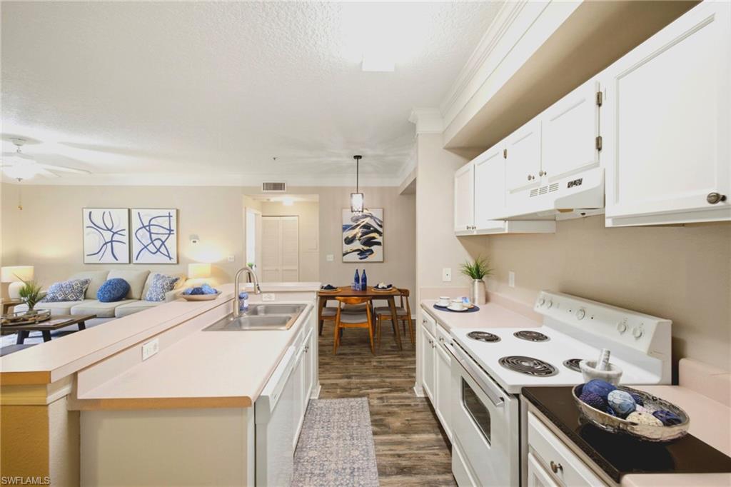 ROYAL GREENS - Residential