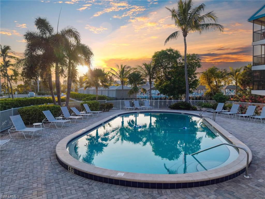 TENNIS VILLAS - Residential