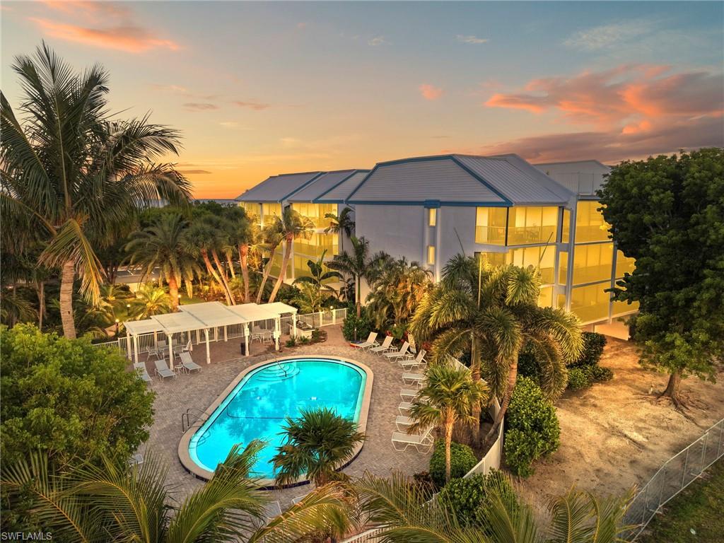 TENNIS VILLAS - Residential
