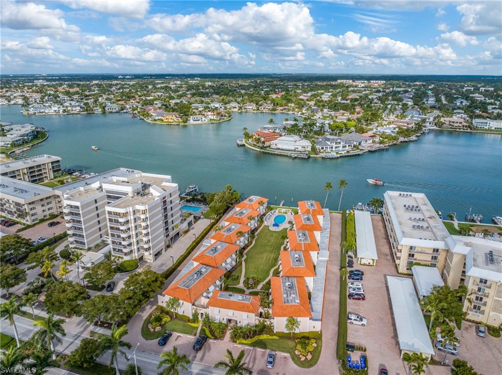 HOLLY GREENS VILLA - Residential