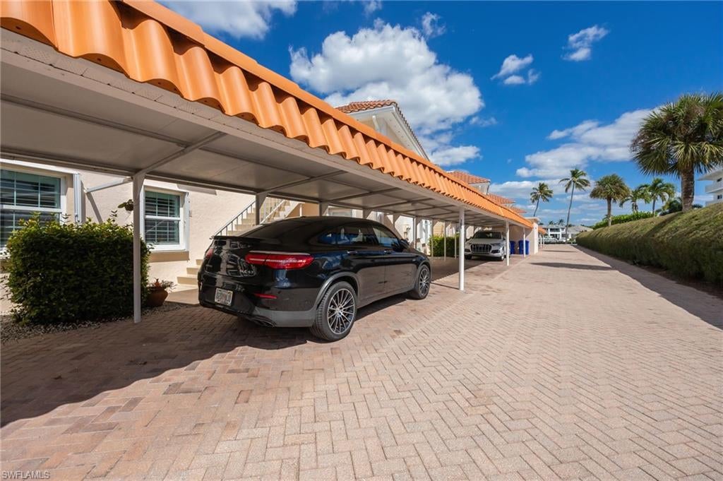 HOLLY GREENS VILLA - Residential