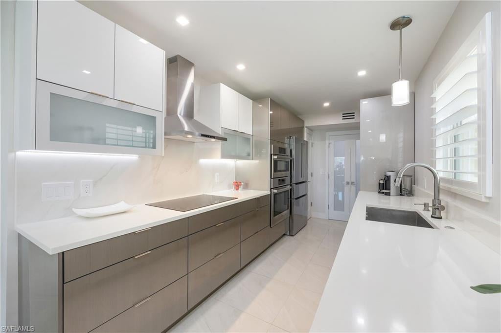 HOLLY GREENS VILLA - Residential