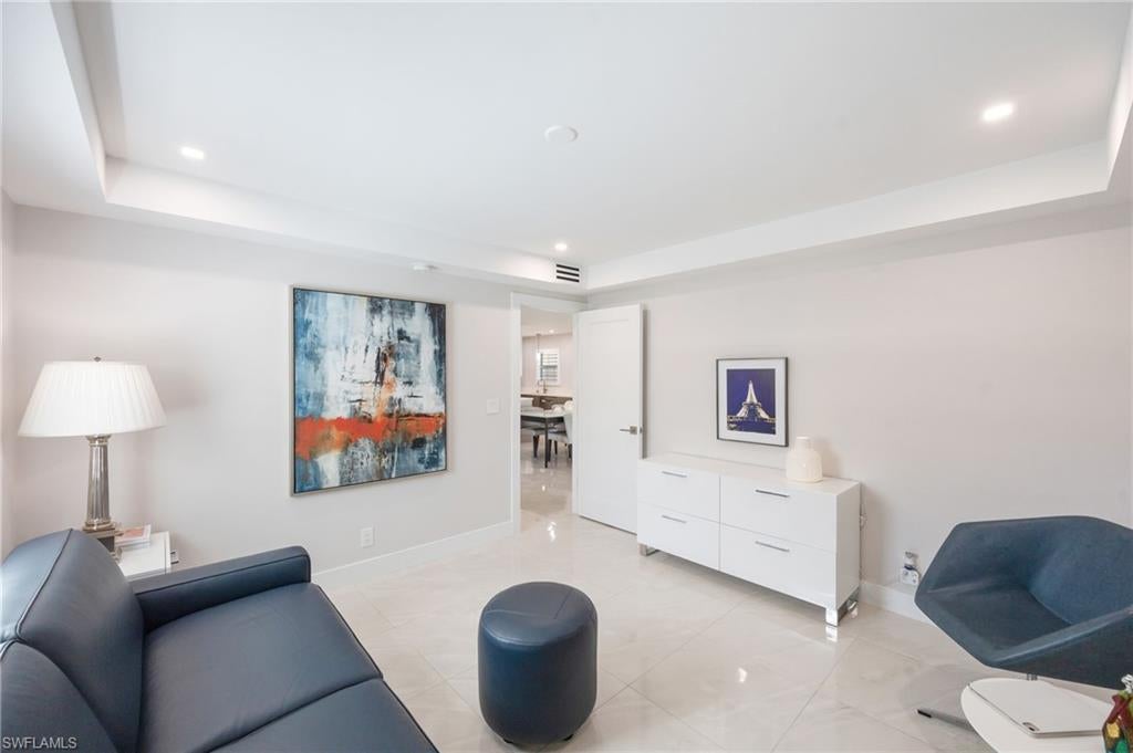 HOLLY GREENS VILLA - Residential
