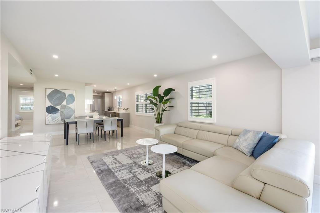 HOLLY GREENS VILLA - Residential