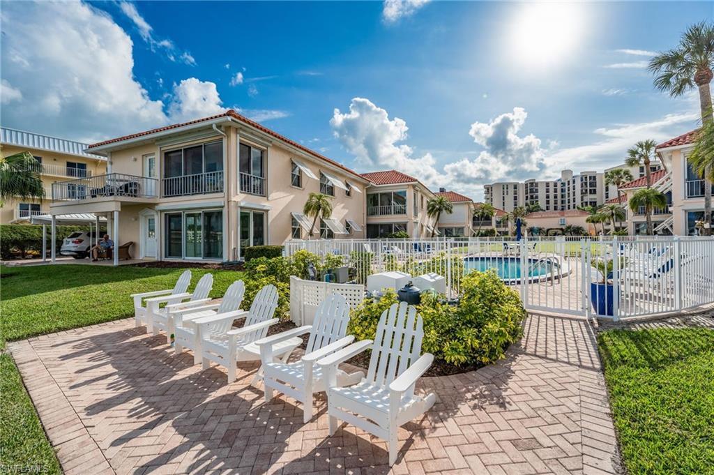 HOLLY GREENS VILLA - Residential
