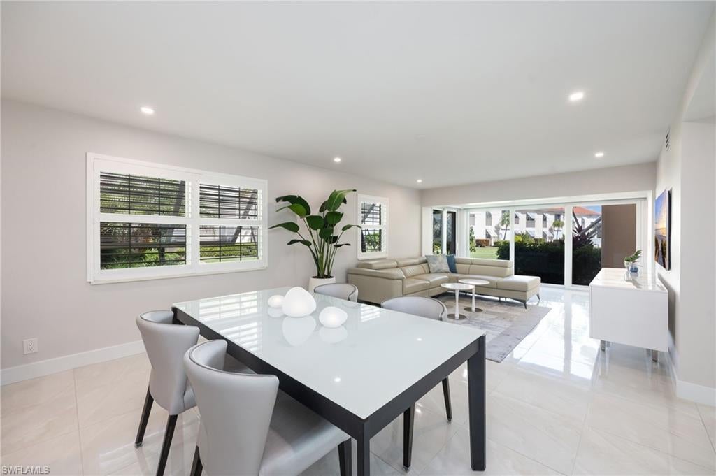 HOLLY GREENS VILLA - Residential