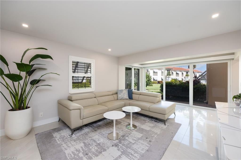 HOLLY GREENS VILLA - Residential