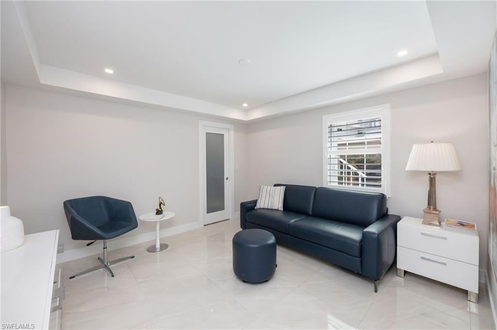 HOLLY GREENS VILLA - Residential