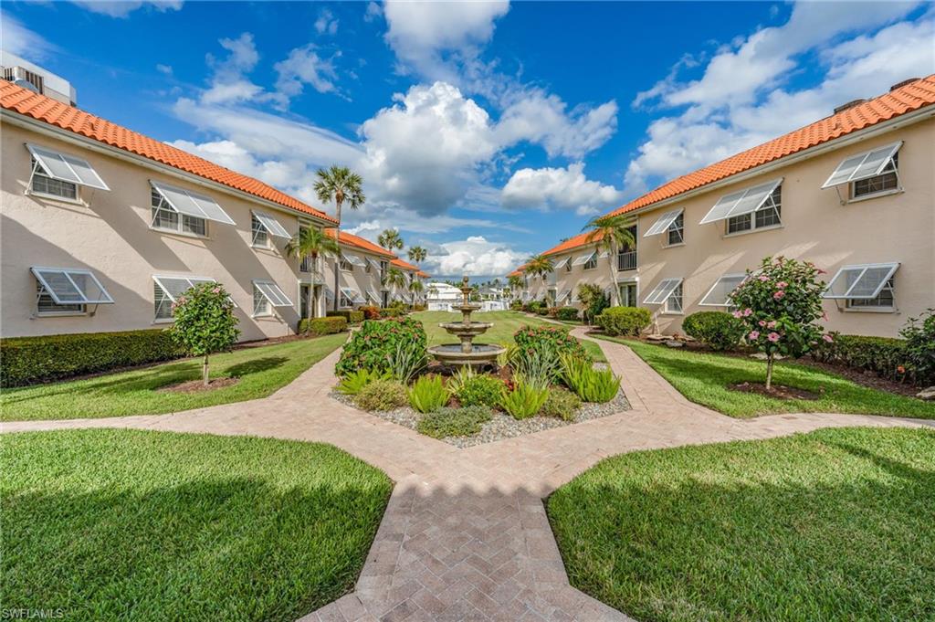 HOLLY GREENS VILLA - Residential