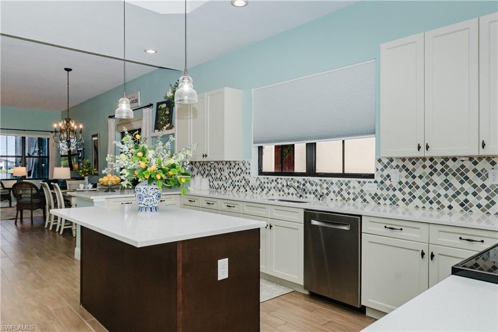 MAPLE RIDGE - Residential