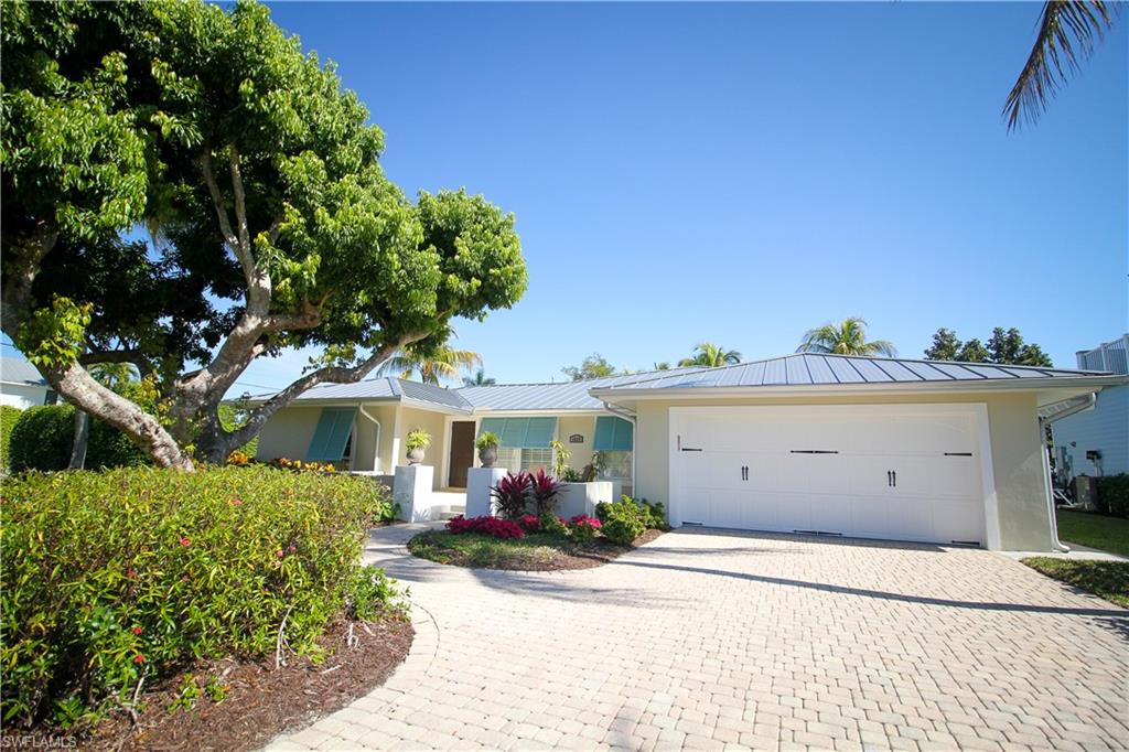 Beautiful upgrade home located on a small culdesac in Royal Harbor.  Enjoy dolphins in your backyard canal while floating in the large pool or sipping your coffee in the morning.  Owners have an eye for detail and you will find this home to be everything you are looking for during your stay in Naples.  Pet friendly and a Captain for hire to enjoy boat rides for sunset and sightseeing.