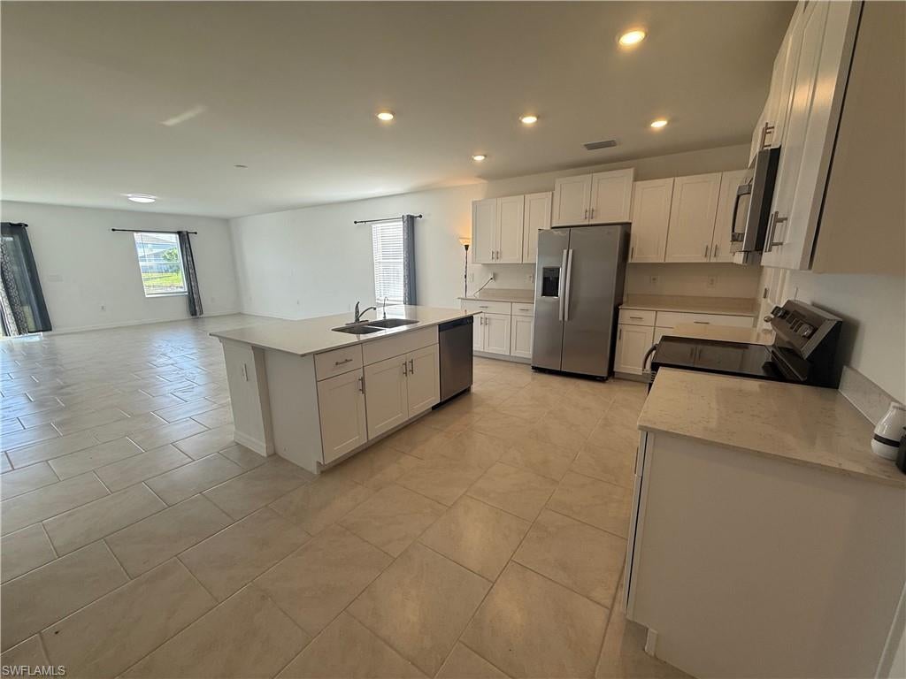 SAVANNA LAKES - Residential Lease