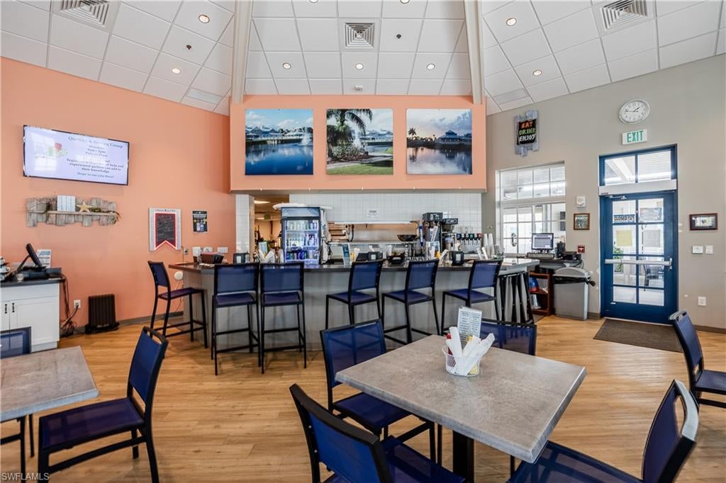 SIX LAKES COUNTRY CLUB - Residential