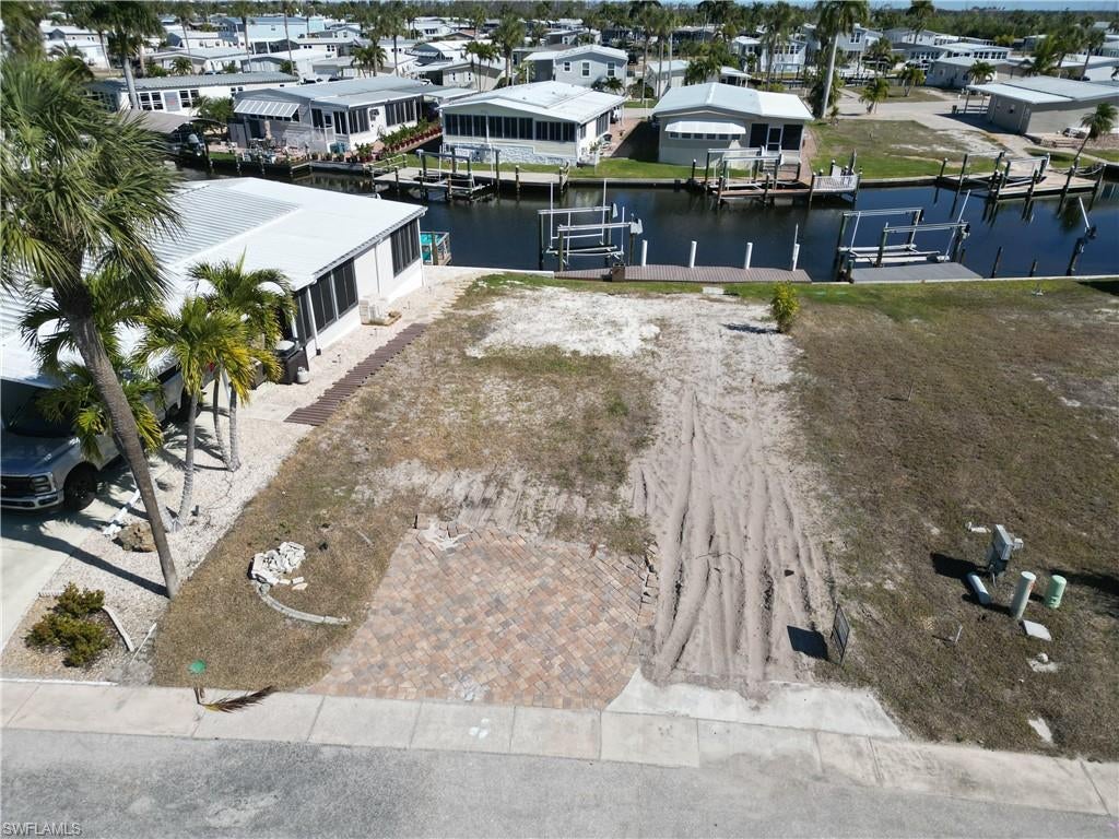 BAYSIDE ESTATES - Land