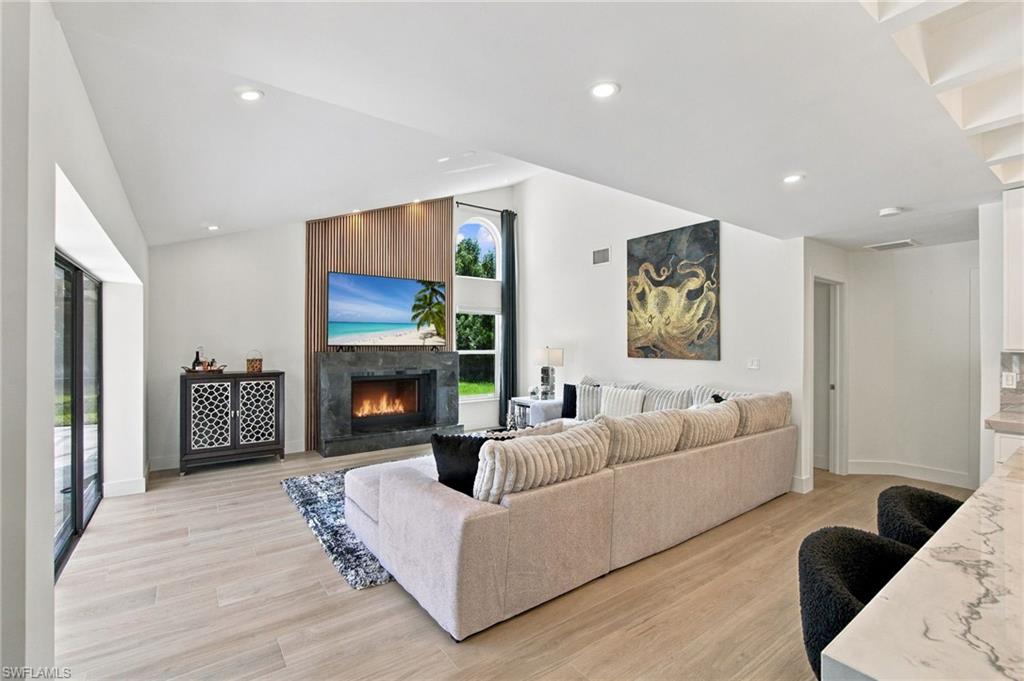 VANDERBILT LAKES - Residential