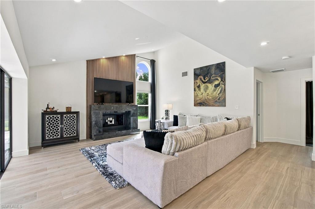 VANDERBILT LAKES - Residential