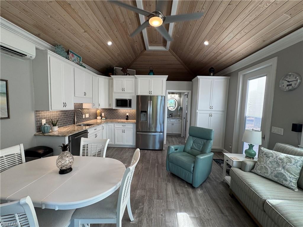 RIVERBEND MOTORCOACH RESORT - Land