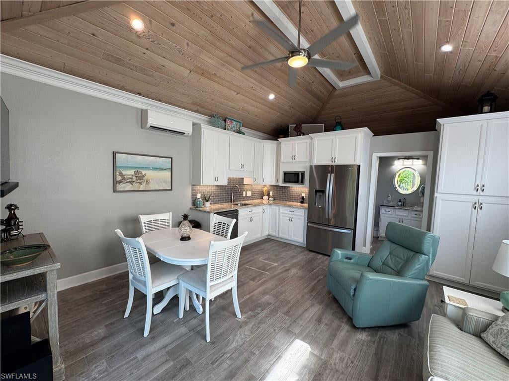 RIVERBEND MOTORCOACH RESORT - Land