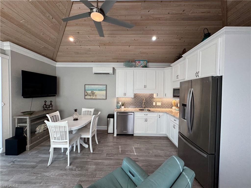 RIVERBEND MOTORCOACH RESORT - Land