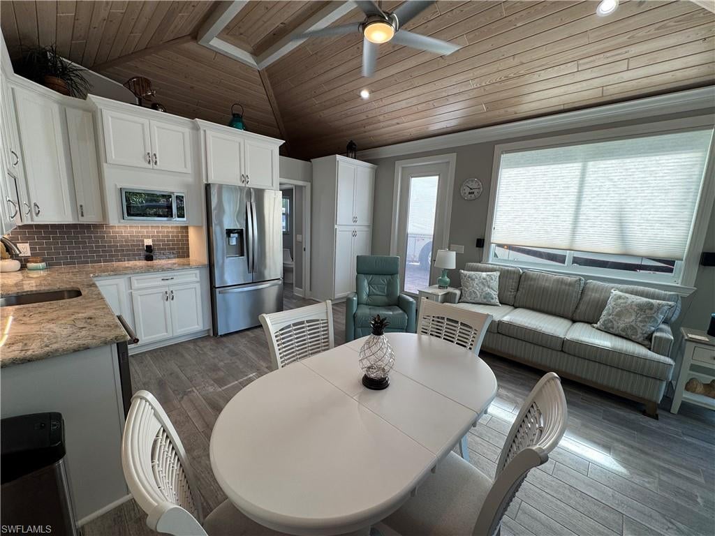 RIVERBEND MOTORCOACH RESORT - Land