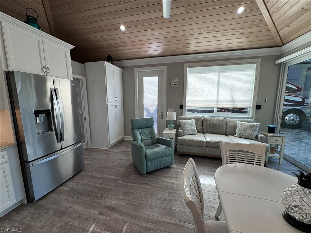 RIVERBEND MOTORCOACH RESORT - Land