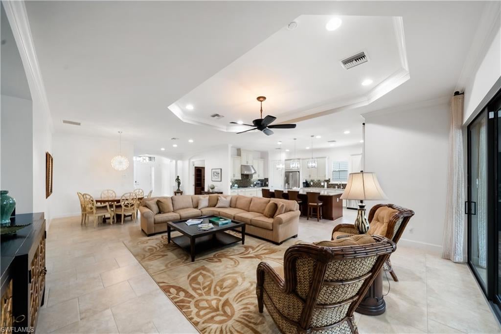 ESPLANADE - Residential Lease