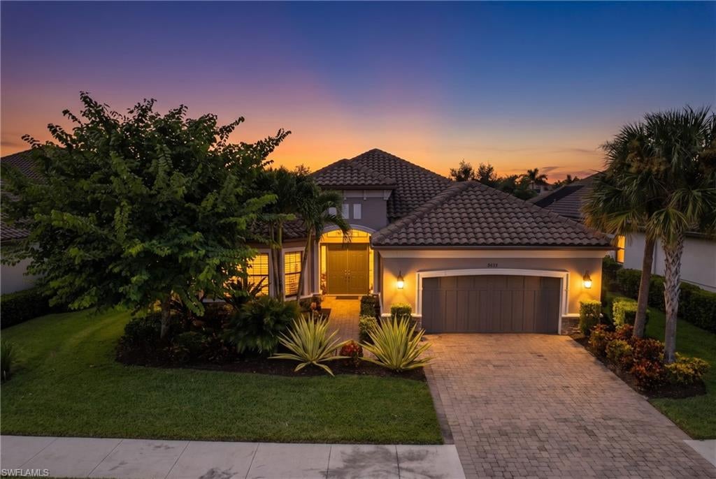 ESPLANADE - Residential Lease
