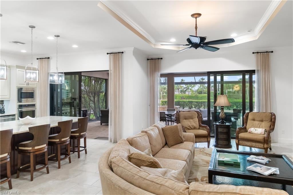 ESPLANADE - Residential Lease