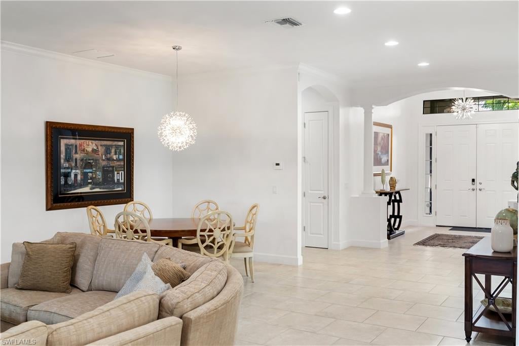 ESPLANADE - Residential Lease