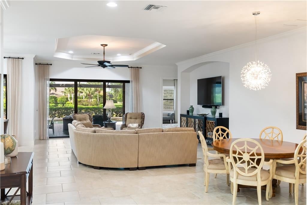 ESPLANADE - Residential Lease