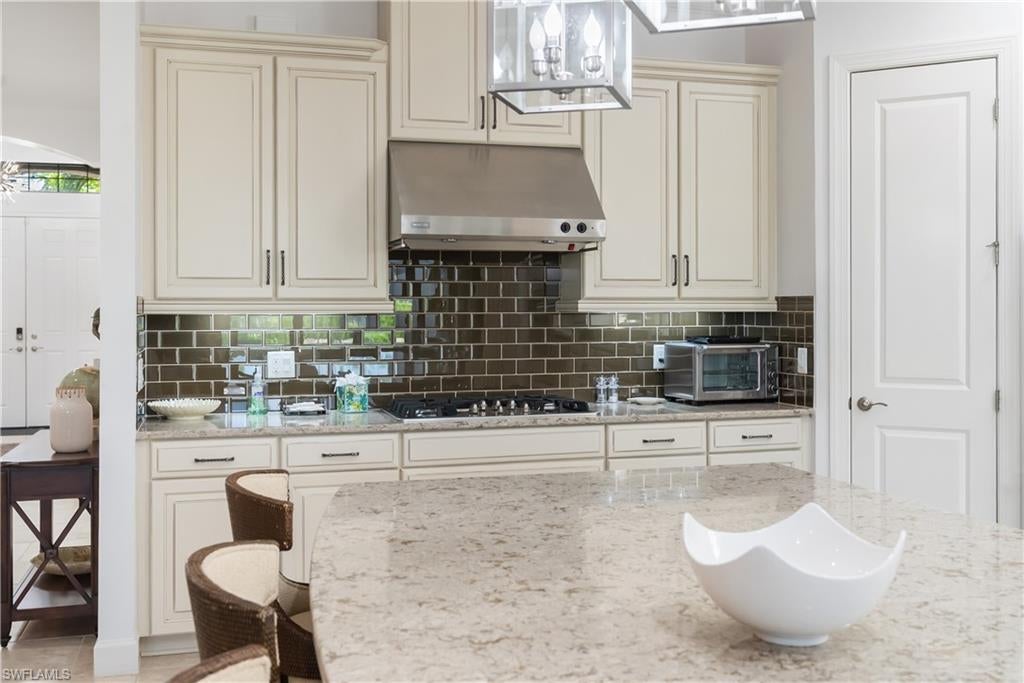 ESPLANADE - Residential Lease