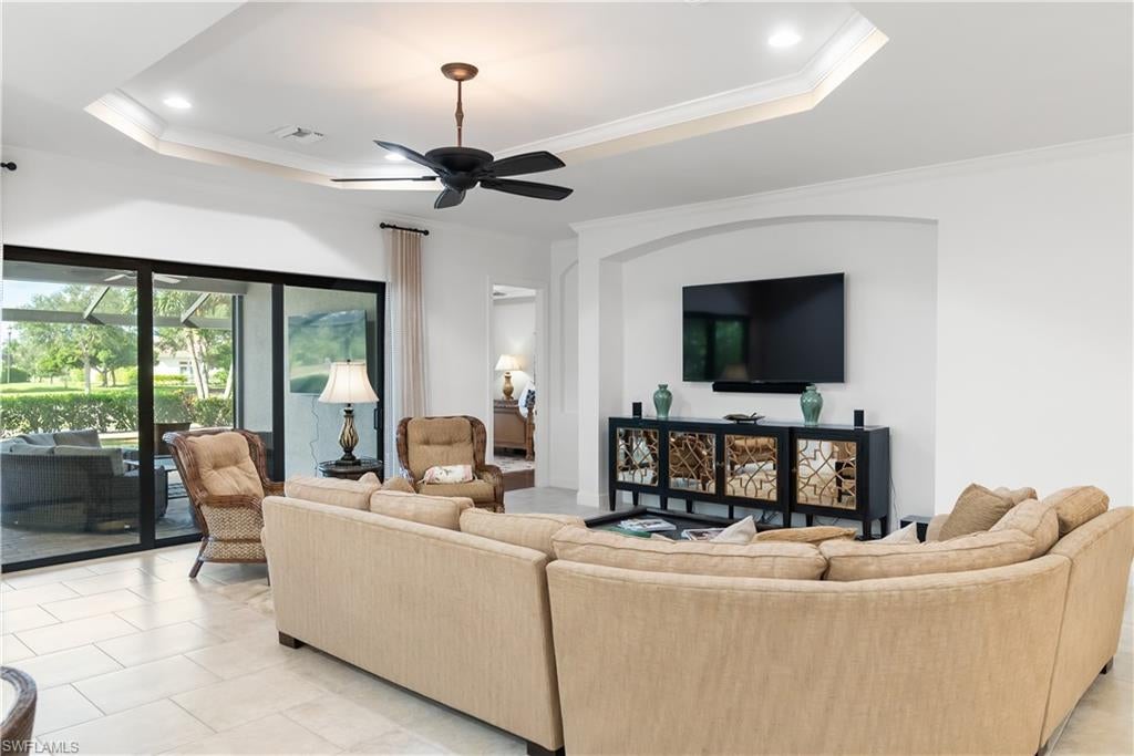 ESPLANADE - Residential Lease