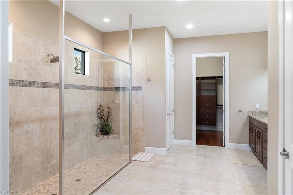 ESPLANADE - Residential Lease