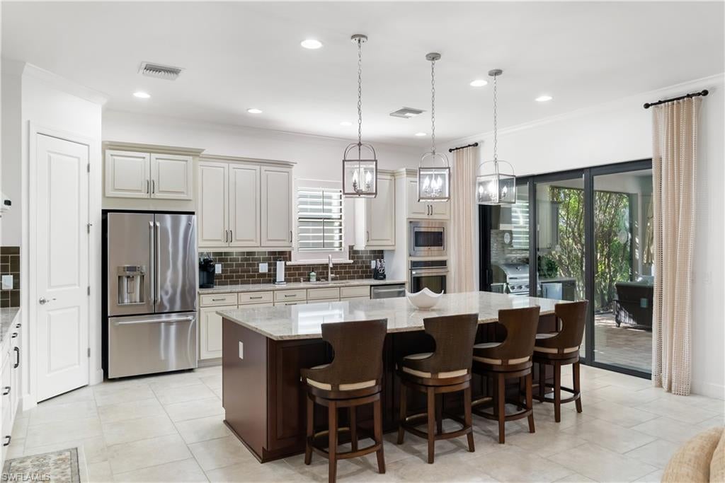 ESPLANADE - Residential Lease