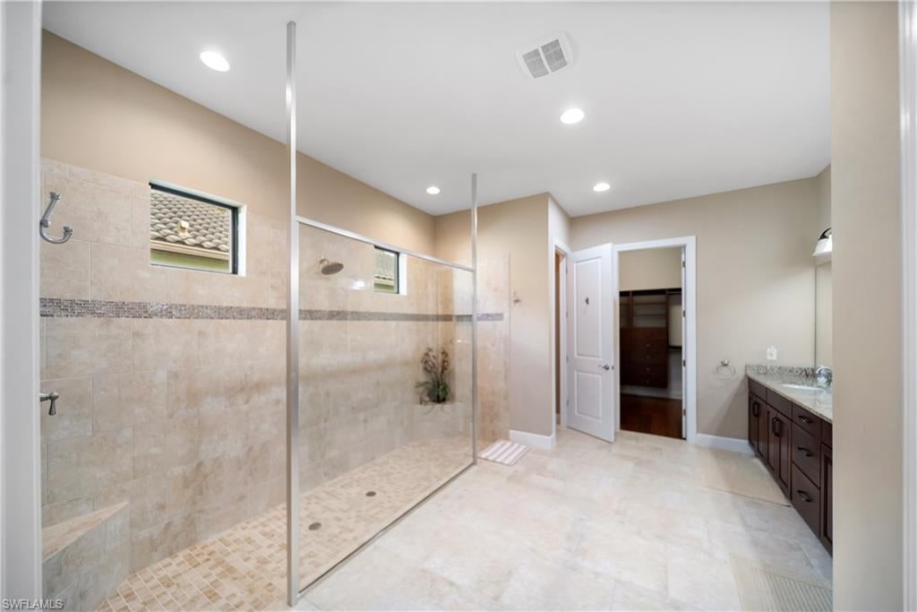 ESPLANADE - Residential Lease