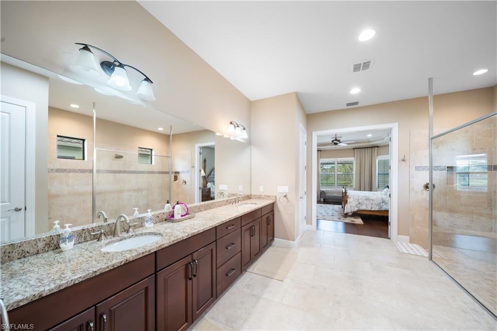 ESPLANADE - Residential Lease