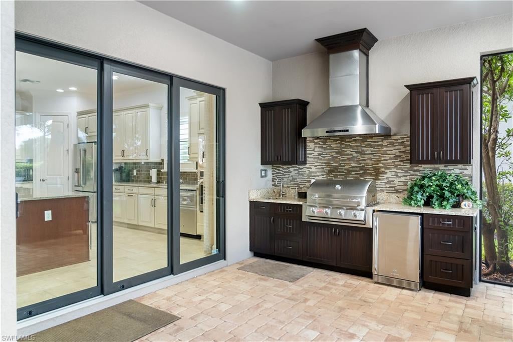 ESPLANADE - Residential Lease