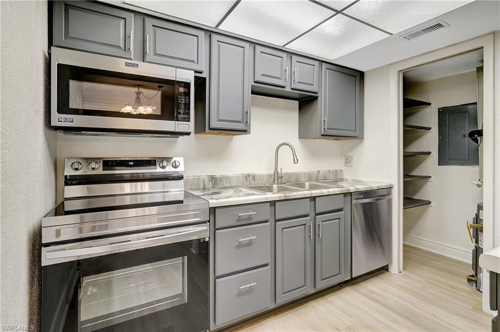 CAPEWAY CONDO - Residential