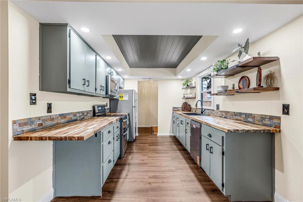 LABELLE BELMONT WOODS - Residential