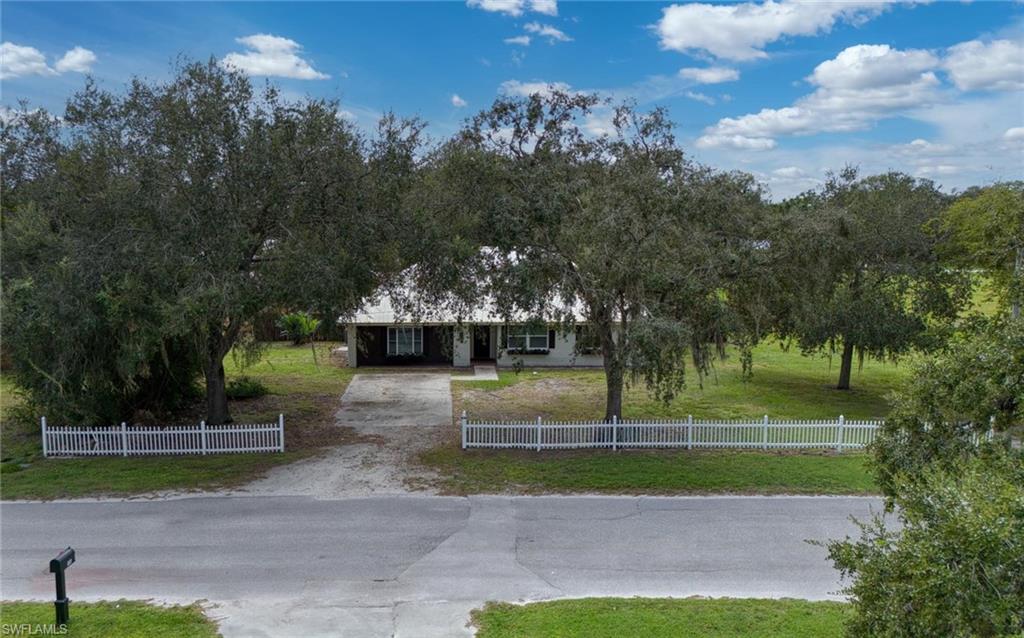 LABELLE BELMONT WOODS - Residential