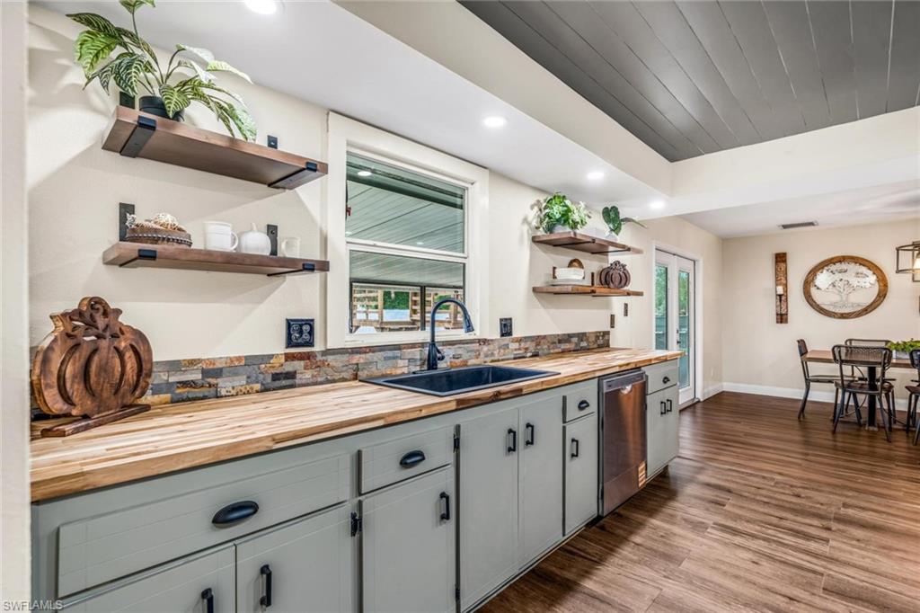 LABELLE BELMONT WOODS - Residential