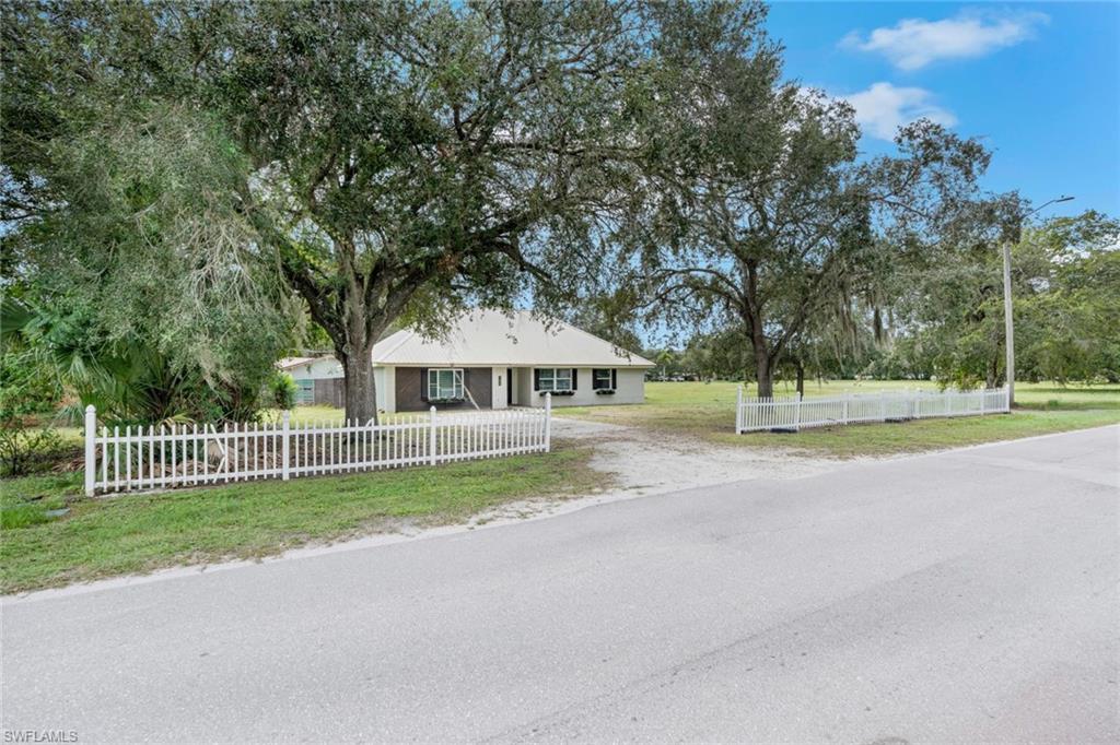 LABELLE BELMONT WOODS - Residential