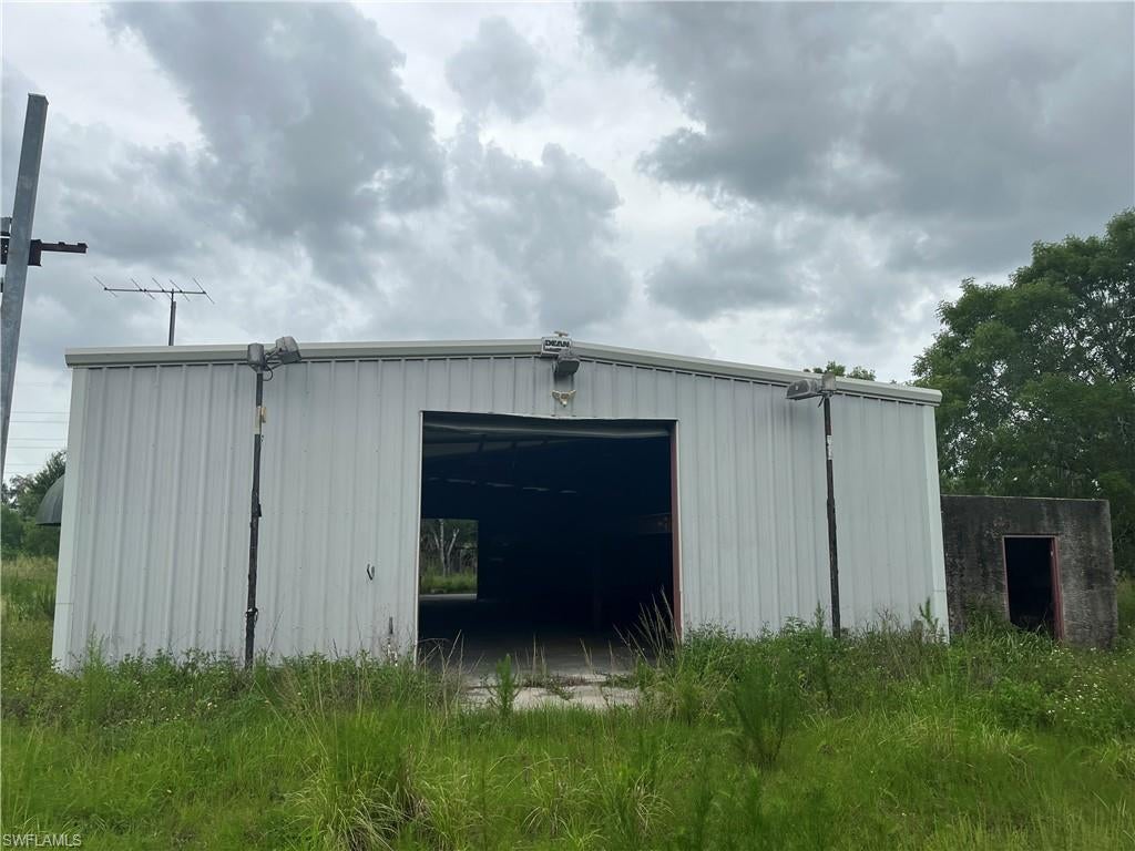 HAPPY BULL FARMS - Residential